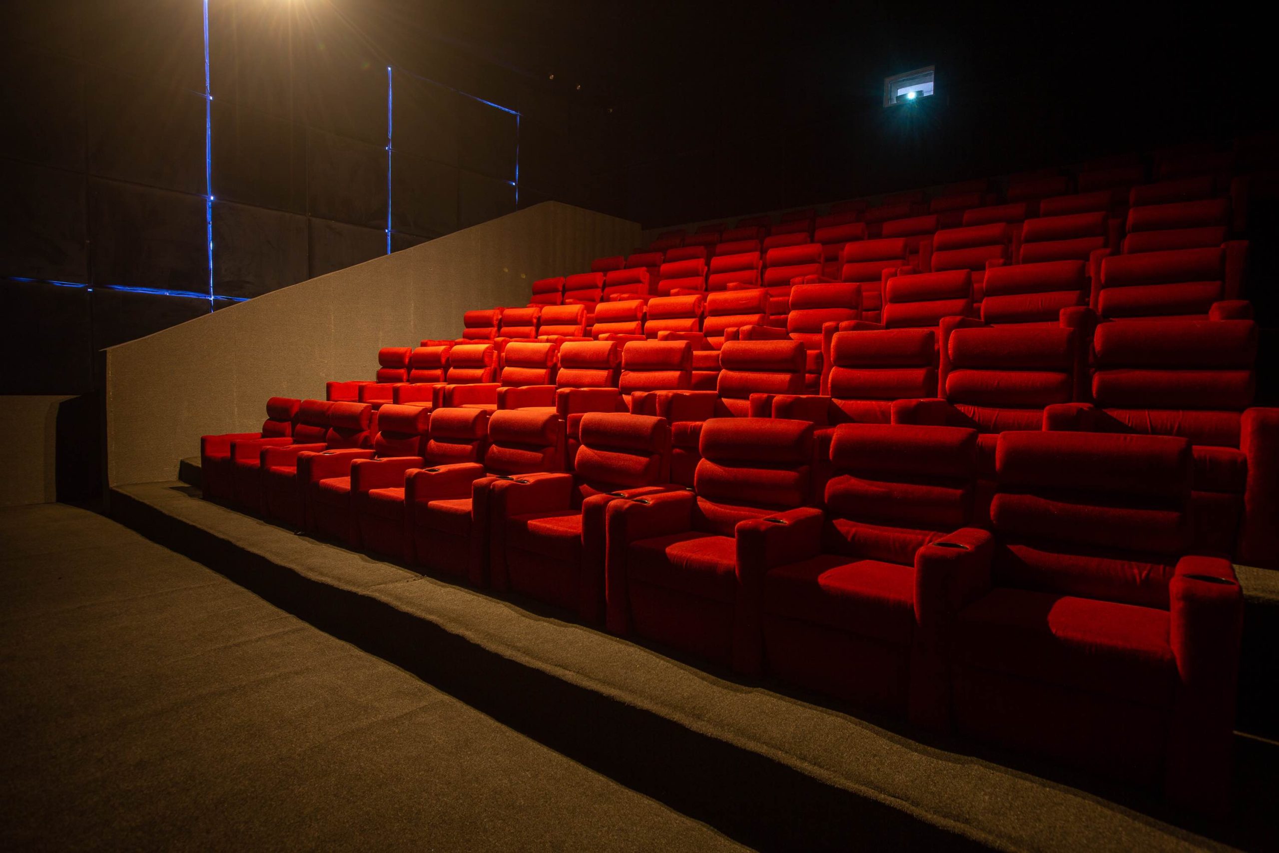 CINEMA WHIT3077CINEMA 1jpg..CINEMA 1jpg..